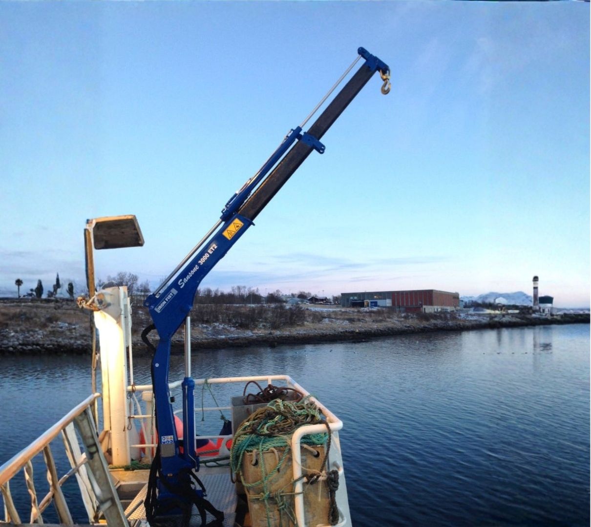 Mini telescopic boom cranes
